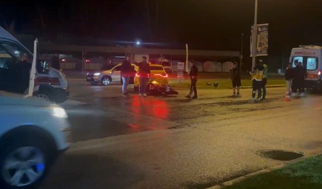 Erzincan'da motosiklet ile taksi çarpıştı: 2 yaralı