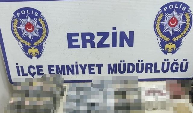 Erzin'de markette kaçak sigara ele geçirildi