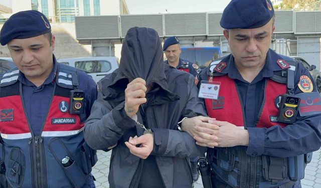 Evinde kokain, uyuşturucu hap ve esrar ele geçti