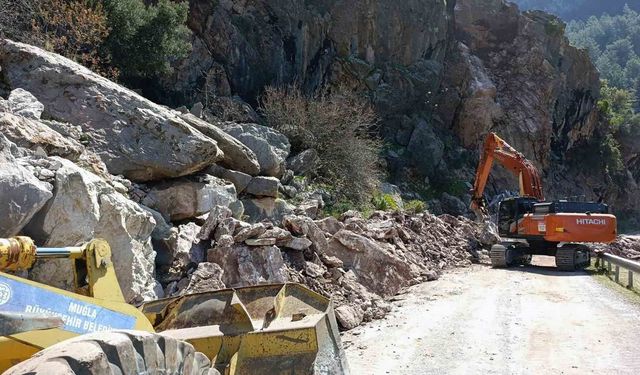 Faralya'da heyelan müdahalesi