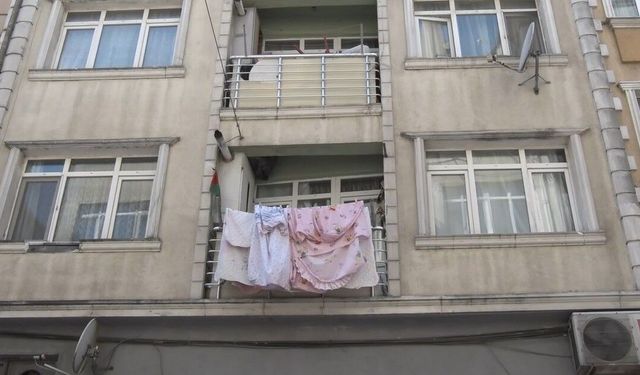 Fatih'te birinci kattan düşen 4 yaşındaki çocuk ağır şekilde yaralandı