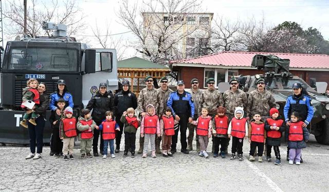Geleceğin teminatı çocuklar polislik mesleğini tanıdı