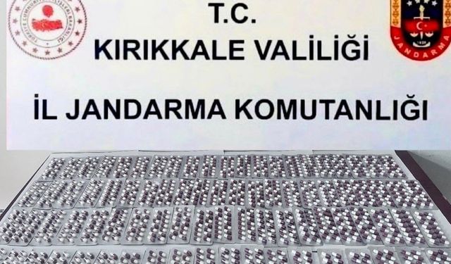 Genç kurye 161 adet sentetik ecza hapla yakalandı