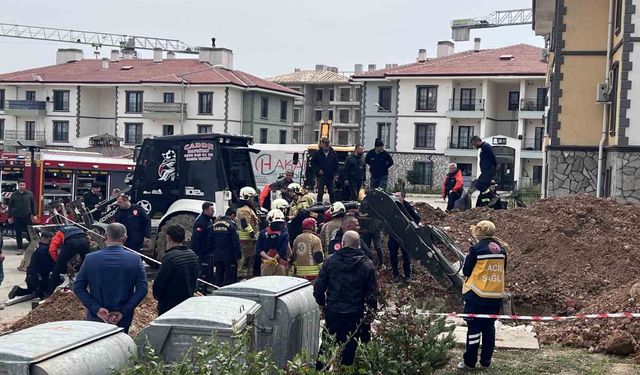 Göçük altında kalan işçi için ekipler seferber oldu