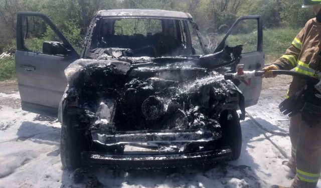 Gönen'de araç yangını paniğe neden oldu