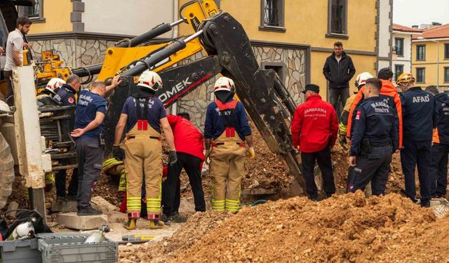 Hayatını kaybeden işçinin cansız bedeni göçük altından çıkarıldı