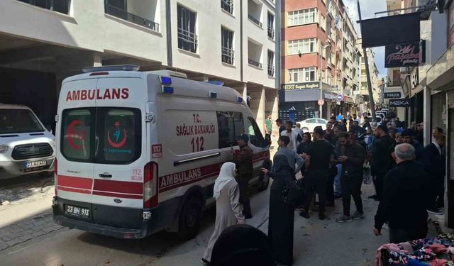 İş makinesinin çarptığı seyyar satıcı yaralandı