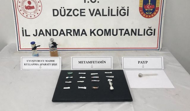 İstanbul'dan aldığı uyuşturucu maddeleri Düzce'de satacağı öğrenilen şahıs yakalandı