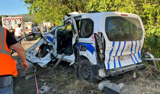 İzmir'de 1'i polis 3 kişinin hayatını kaybettiği kazada lojistik firmasının sahibi gözaltına alındı
