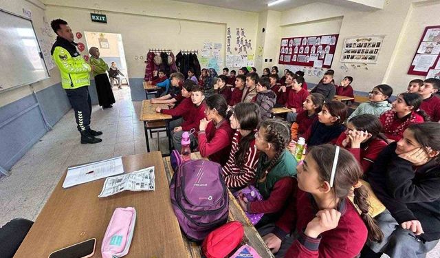 Jandarmadan 6 ilçede öğrencilere trafik eğitimi