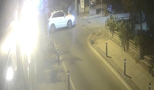 Kadıköy'de otomobil ile motosiklet çarpıştı: 1 yaralı