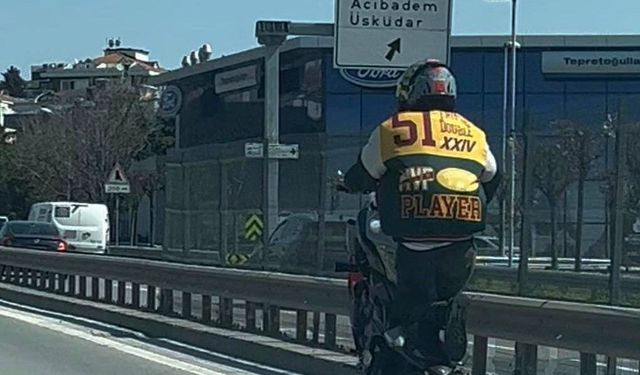 Kadıköy'de plakasız motosikletin tehlikeli yolculuğu kamerada