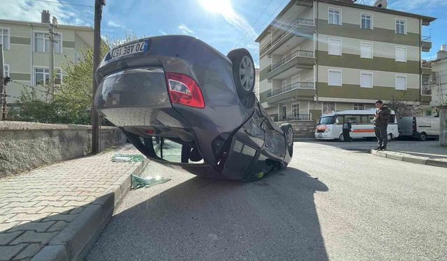 Karaman'da çarpışan otomobillerden biri takla atarak ters döndü: 1 yaralı