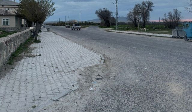 Karapınar'da motosiklet yayaya çarptı: 2 yaralı