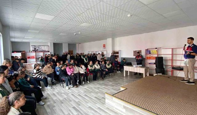 Kars'ta Jandarmadan Siber Kalkan: 108 öğrenciye eğitim!