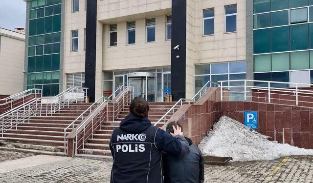 Torbacılara operasyon: Uyuşturucu satıcısı tutuklandı