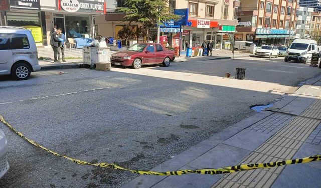 Kayınpeder ile damat arasındaki silahlı kavga kanlı bitti: 1'i ağır 2 yaralı