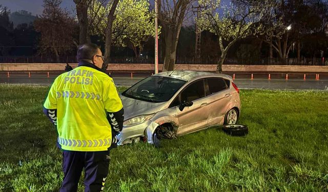 Kayseri'de kaza yapan sürücü otomobilini bırakıp kaçtı