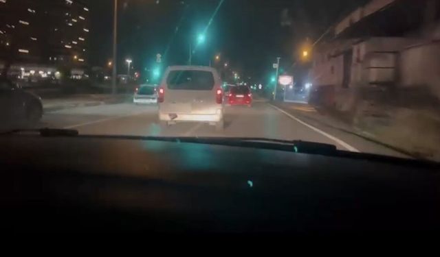 Bursa'da anahtarı üstünde unutulan kargo aracını çaldılar