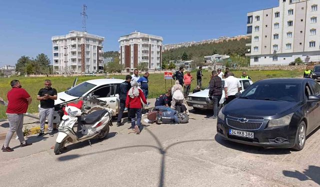 Kontrolden çıkan otomobil ışıklarda bekleyen araçlara çarptı: 3 yaralı
