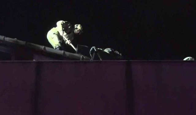 Küçükçekmece'de otel yangınında mahsur kalan iki kişi kurtarıldı