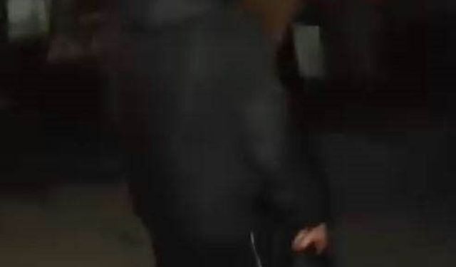 Küçükçekmece'de sokakta uzun namlulu silahla dolaştı, o anları kayda aldı