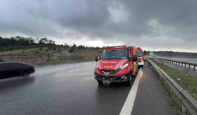 Kuzey Marmara Otoyolu'nda yağış kazayı beraberinde getirdi: 3 araç birbirine girdi