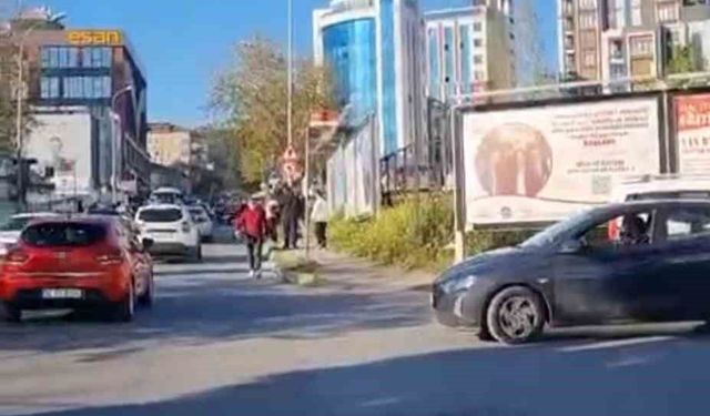 Maltepe'de sürücüyü darbedip motosikletine el koydular