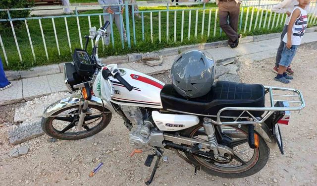 Motosikletle bisikletin çarpıştığı kazada 2 kişi yaralandı
