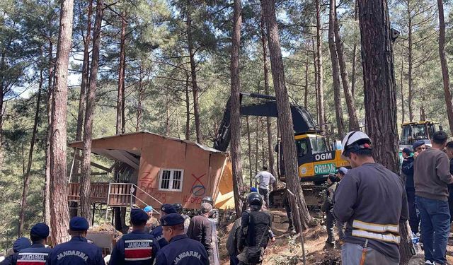 Osmaniye'de mahkeme kararı sonrası 31 kaçak yayla evinin yıkımına başlandı