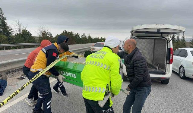 Refüje girip yan yatan araçta 1kişi öldü, 2 kişi yaralandı