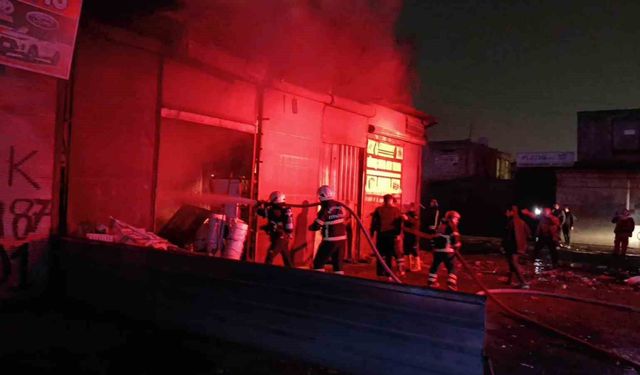 Şanlıurfa'da hurdacı dükkanında korkutan yangın