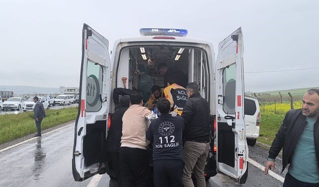 Otomobil ile kamyonet çarpıştı: 2 ölü, 3 ağır yaralı