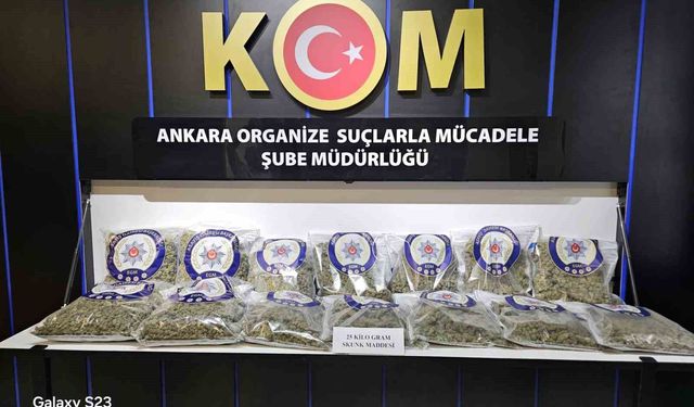 Silah kaçakçılığı ihbarında 25 kilogram uyuşturucu yakalandı