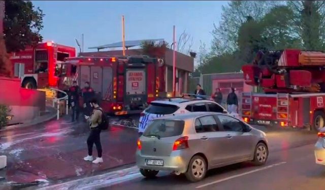 Şişli'de plaza otoparkındaki elektrikli otomobil alevlere teslim oldu