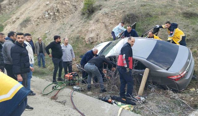 Sivas'ın Suşehri ilçesinde trafik kazası, 3 yaralı
