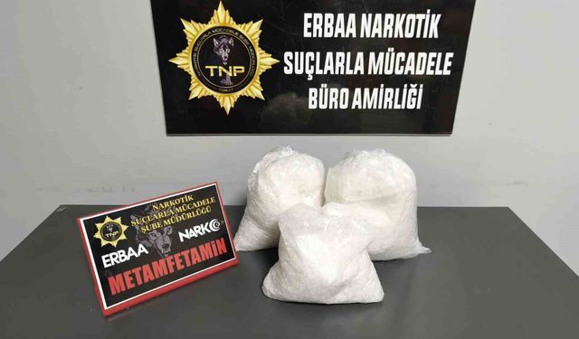 Tır dorsesindeki hasarlı araçta 2.7 kilo uyuşturucu ele geçirildi