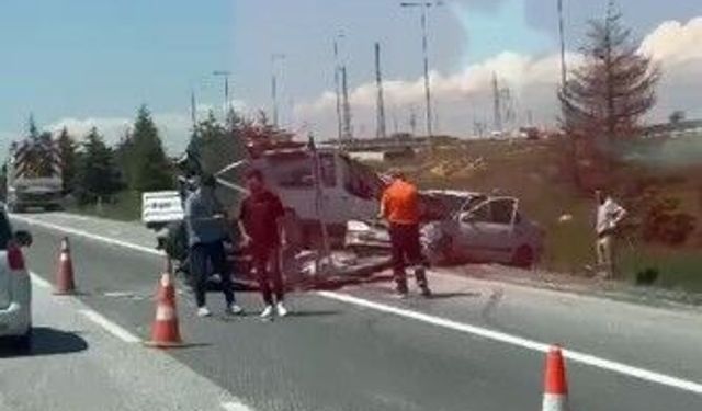 Yol şeridi çeken araca otomobil çarptı