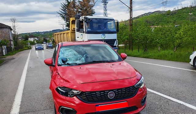 Yolun karşısına geçerken otomobilin çarptığı yaya ağır yaralandı