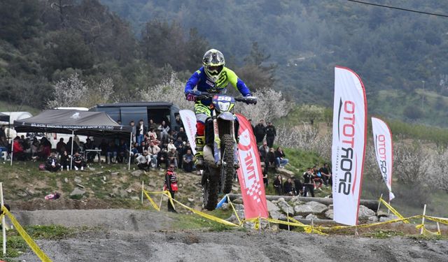 Bursa'da motosikletler uçtu