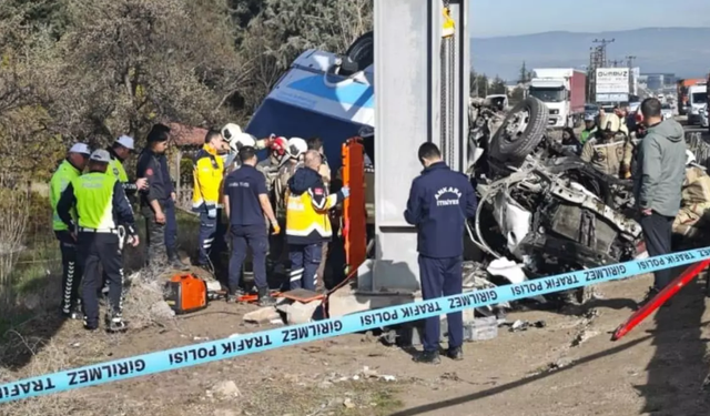 Katliam gibi kaza! Çok sayıda ölü ve yaralı var