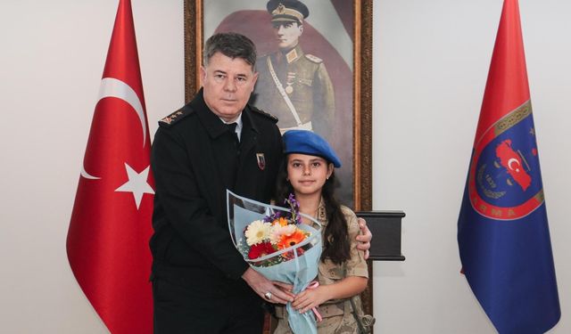Bursa İl Jandarma Komutanlığı koltuğu çocuklara devretti