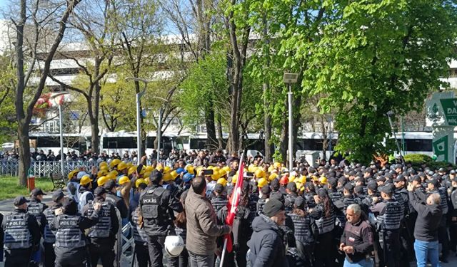 Açlık grevindeki madenciler ablukaya alındı! Yürüyüşlerine polis müdahalesi