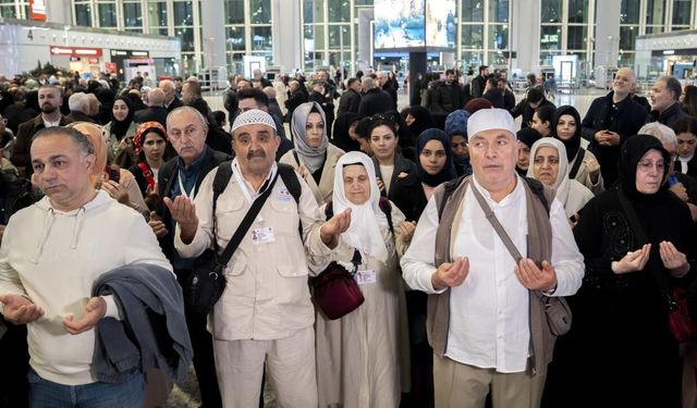 İstanbul'dan ilk hac kafilesi kutsal topraklara uğurlandı