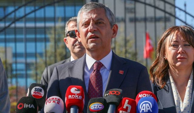 Özgür Özel’den öğretmenlere destek