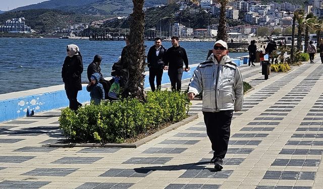 Bursalılar Güneşi Fırsat Bildi: Mudanya ve Güzelyalı Sahilleri Doldu Taştı