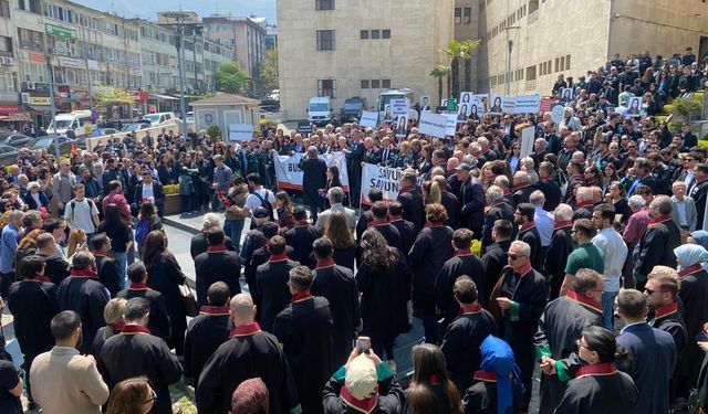 Bursa'da katledillen avukat için meslektaşlarından anlamlı yürüyüş