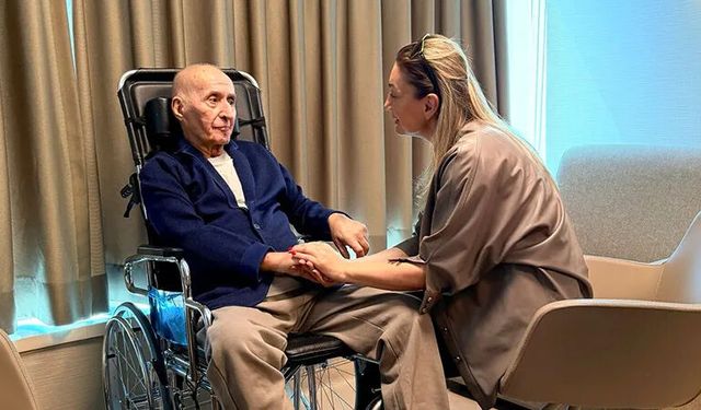 Dilek İmamoğlu, eski CHP Genel Başkanı Hikmet Çetin'i tedavi gördüğü hastanede ziyaret etti