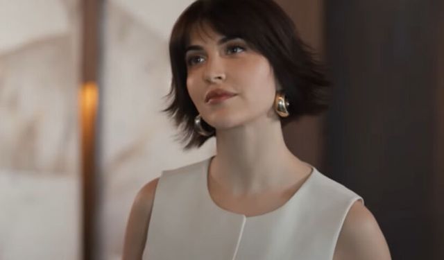 Derin bacak yırtmacıyla olay oldu