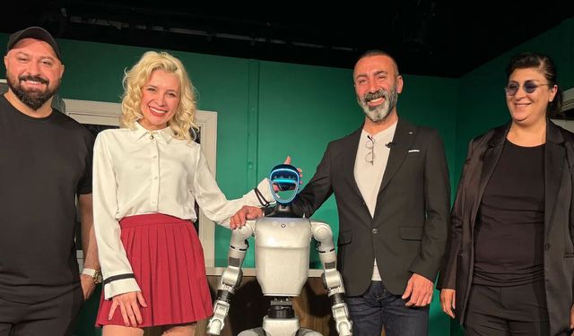 Tiyatroda ilk! Robot oyuncu sahneye çıkacak